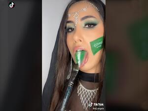 إيرانية تحتفل باليوم الوطني السعودي بطريقة مستفزة