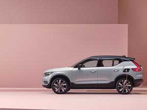 Volvo Cars partners with the world’s most advanced everyday footwear brand, Casca, to create a limited-edition sneaker inspired by the Volvo XC40 Recharge