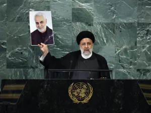 رئيسي يرفع صورة سليماني في الامم المتحدة
