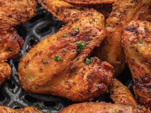 أجنحة الدجاج في المقلاة الهوائية