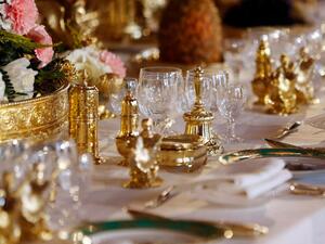 8 قواعد صارمة لتناول الطعام مع أفراد العائلة المالكة