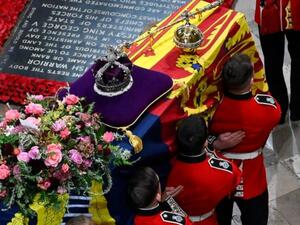 أسرار إكليل زهور جنازة الملكة اليزابيث الثانية 