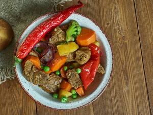 طبق القرصان السعودي بالخضار 