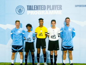 شراكة تجمع مدارس السيتي لكرة القدم ومجموعة e& لدعم المواهب الكروية الناشئة في دولة الإمارات