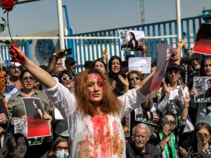 مدينة أشنوية الحدودية مع العراق من جهة أربيل باتت خارجة عن السيطرة الحكومية الايرانية 