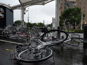 ووصل الإعصار "نانمادول" إلى ساحل جزيرة كيوشو، في جنوبي اليابان.