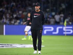 Liverpool's German manager Jurgen Klopp looks on prior to the UEFA Champions League Group A first leg football match between SSC Napoli and Liverpool FC at the Diego Armando Maradona Stadium in Naples on September 7, 2022. (Photo by Alberto PIZZOLI / AFP)
