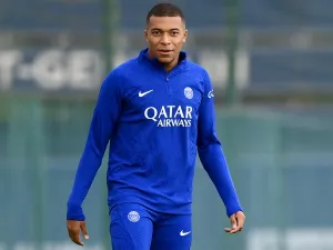 Paris Saint-Germain's French forward Kylian Mbappe takes part in a training session on the eve of the UEFA Champions League football match between Paris Saint-Germain and Juventus Turin in Saint-Germain-en-Laye outside Paris, on September 5, 2022. (Photo by FRANCK FIFE / AFP)