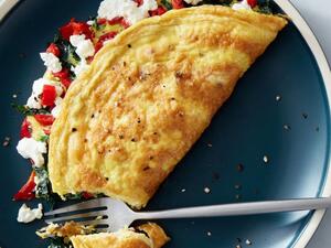 عجة بجبنة الماعز والسبانخ في المقلاة الهوائية