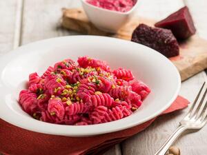 الباستا الوردية بالشمندر وجبن الفيتا