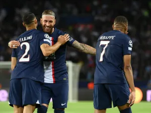 Paris Saint-Germain's French forward Kylian Mbappe (R) celebrates scoring the 2-0 goal with Paris Saint-Germain's Moroccan defender Achraf Hakimi (L) and Paris Saint-Germain's Spanish defender Sergio Ramos (C) during the UEFA Champions League Group H first leg football match between Paris Saint-Germain (PSG) and Juventus at Parc des Princes Stadium in Paris, on September 6, 2022. (Photo by FRANCK FIFE / AFP)