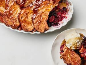 بودنغ التوست بالقرفة والفواكه