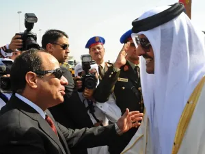 الرئيس المصري عبد الفتاح السيسي وأمير قطر الشيخ تميم بن حمد آل ثاني