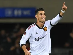Manchester United's Portuguese striker Cristiano Ronaldo celebrates after scoring the 0-2 from the penalty spot during the UEFA Europa League group E football match between Sheriff and Manchester United at Zimbru stadium in Chisinau on September 15, 2022. (Photo by Daniel MIHAILESCU / AFP)