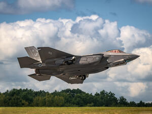  F-35 fighter