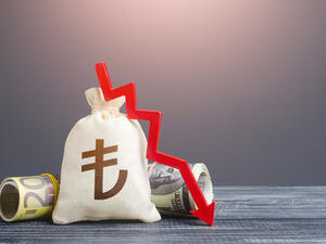 هبوط الليرة التركية لأدنى مستوياتها