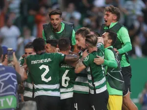 Sporting's players celebrate after scoring a goal during the UEFA Champions League, group D, first leg football match between Sporting Lisbon and Tottenham Hotspur at the Jose Alvalade stadium in Lisbon on September 13, 2022. (Photo by CARLOS COSTA / AFP)