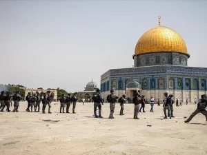 الاحتلال يعتقل 5 مرابطين من المسجد الأقصى