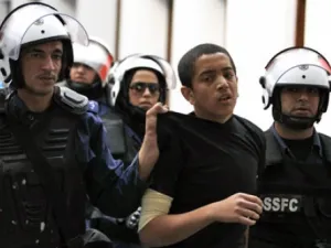مزاعم الضرب والحرمان من النوم ومحاولة الاغتصاب 
