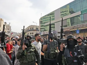 عرين الاسود تحل نفسها وتنضم للاجهزة الامنية الفلسطينية