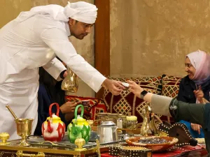 قالت الحكومة القطرية ان هذا القرار تفاديا للاكتظاظات في الطرقات اثناء فترة المونديال 