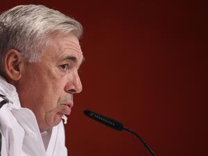 أنشيلوتي يدافع عن نجم وسط ريال مدريد ويرفض الانتقادات الموجهة له