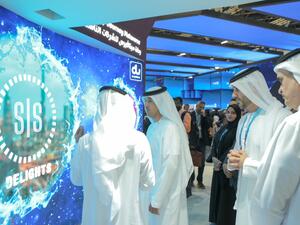 هلال المري يطّلع على أحدث ابتكارات دو في جيتكس جلوبال 2022