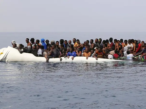 Boatpeople face danger 