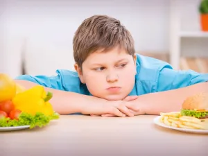 طبيب البوابة: 5 نصائح للوقاية من سُمنة الأطفال