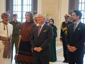 الملك عبدالله الثاني وعائلته في زيارة المتحف الوطني العُماني 