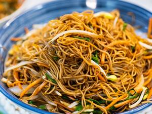 أطباق آسيوية: شاو مين بلحم البقر