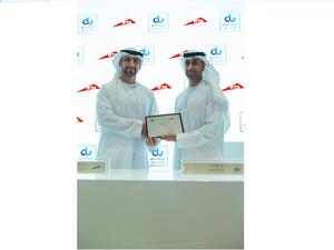 دو و"طرق دبي" توقعان مذكرة تفاهم لتعزيز خدمات الاتصال والتوأمة الرقمية 
