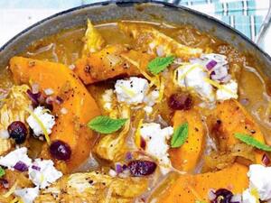 دجاج مغربي بالكرز والكسكسي