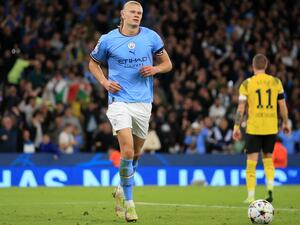 Manchester City's Norwegian striker Erling Haaland celerbates scoring the second goal during the UEFA Champions League group G football match between England's Manchester City and Germany's Borussia Dortmund at the Etihad Stadium in Manchester on September 14, 2022. (Photo by Lindsey Parnaby / AFP)