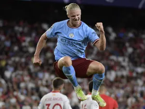 Manchester City's Norwegian striker Erling Haaland celebrates after scoring his team's third goal during the UEFA Champions League Group G first-leg football match between Sevilla FC and Manchester City, at the Ramon Sanchez Pizjuan stadium in Seville on September 6, 2022. (Photo by CRISTINA QUICLER / AFP)