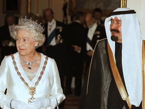 صور نادرة لزيارة الملكة إليزابيث للسعودية عام 1979