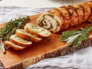 رول الديك الرومي المحشي بالثوم والبقدونس