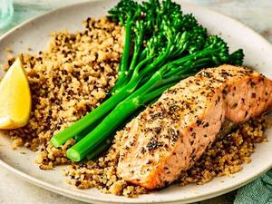 سمك السلمون في المقلاة الهوائية