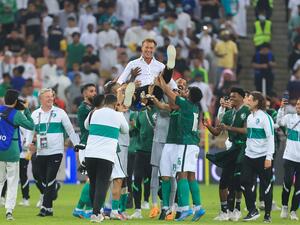 Saudi Arabia's French coach Herve Renard is carried by team players in celebration at the end of the 2022 Qatar World Cup Asian Qualifiers football match between Saudi Arabia and Australia, at the King Abdullah Sport City Stadium in the city of Jeddah, on March 29, 2022. (Photo by AFP)