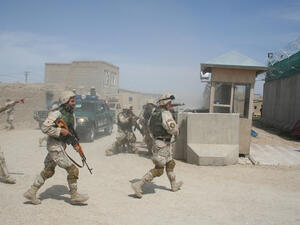  مقتل 6 عناصر من تنظيم داعش بتهمة التورط في تفجير مركز تعليمي في العاصمة كابل اسفر عن مقتل 53 شخصا.