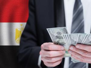 البنوك المصرية ترفع العائد على الدولار بأكثر من 100%