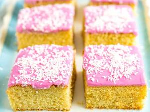 كعكة الشاي الإنجليزية "كعكة توتنهام بالتوت"