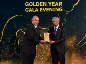 طيران الإمارات تتسلّم جائزة رئيس المالديف الذهبية للسياحة