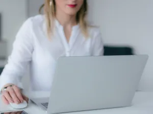 6 أسباب لتفضيل الأذكياء العمل بمفردهم