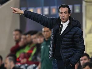 المدرب الجديد أوناي إيمري يقود فيلا للتغلب على مانشستر يونايتد (المصدر: أ ف ب)