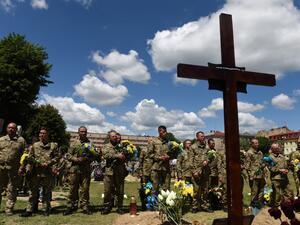 ويفسر ينس ستولتنبرغ الهجمات الروسية على المدن الاوكرانية بانها مؤشر للهزيمة الروسية 