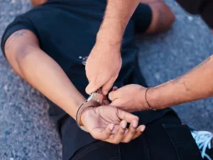 ماكرون يندد بالسياسة الايرانية