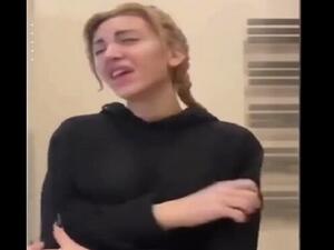 رمت 100 ليرة في المرحاض وتنتظر السجن في تركيا