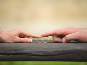 تفسير رؤية الضرة في المنام للمتزوجة