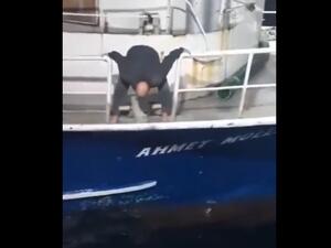 انفجار لغم بحري بقارب صيد تركي في البحر الأسود